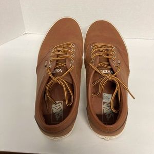 Mens Vans Atwood lace up leather low skate sneaker EUC